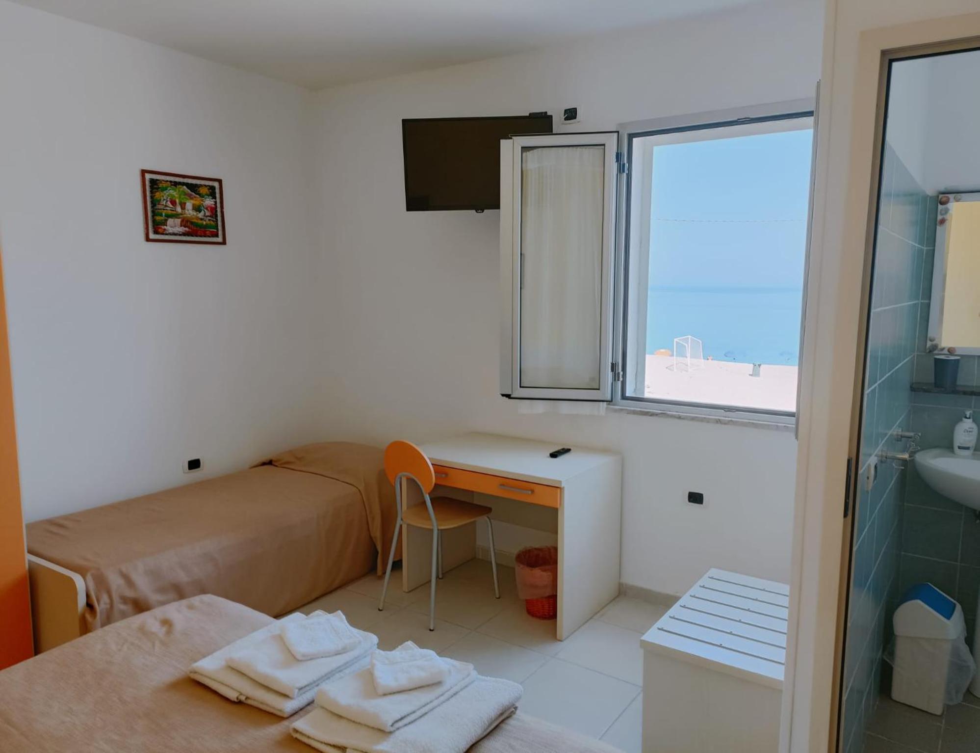 B&B Donna Nina Джоя Тауро Екстериор снимка